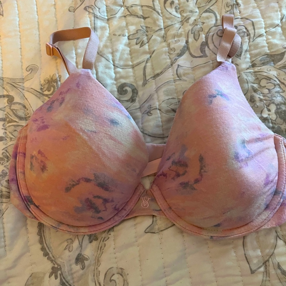 Victoria’s Secret 34D Tshirt style bra - sculpted cups Pink - sexy